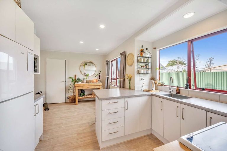 Photo of property in 43a Tait Drive, Greenmeadows, Napier, 4112