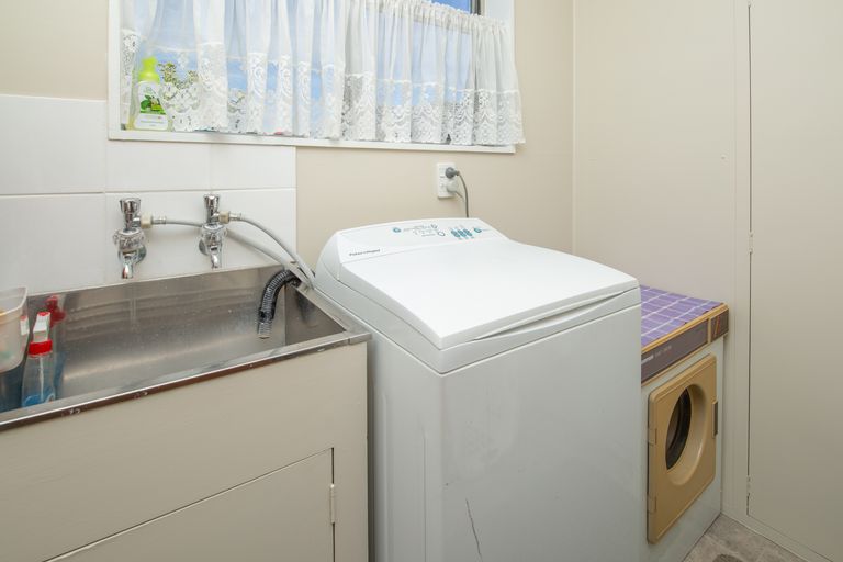 Photo of property in 2/264 Main North Road, Redwood, Christchurch, 8051