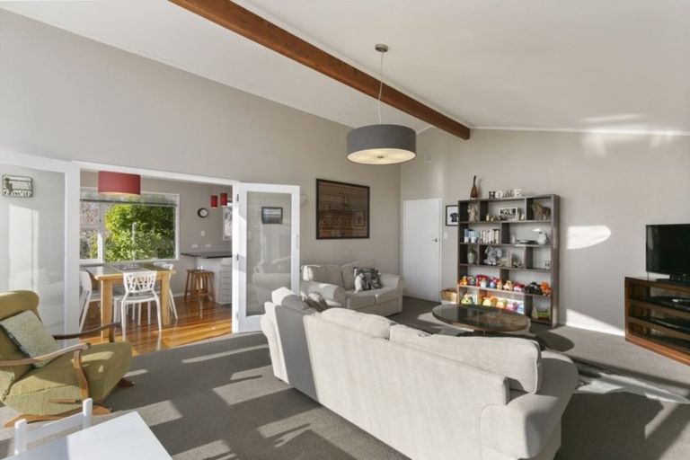 Photo of property in 29 Churton Drive, Churton Park, Wellington, 6037