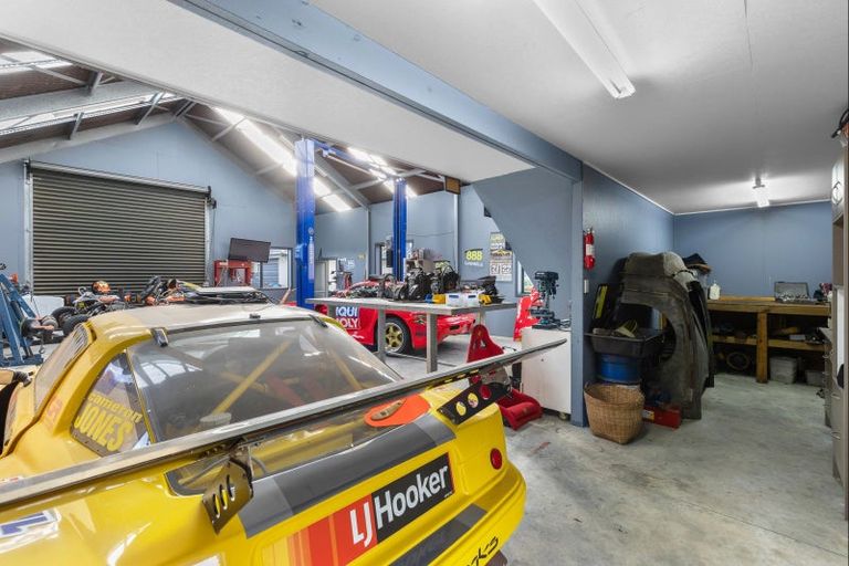 Photo of property in 44 Tutakarae Road, Kelvin Grove, Palmerston North, 4470