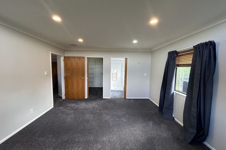 Photo of property in 12 Waterhouse Drive, Brooklyn, Wellington, 6021