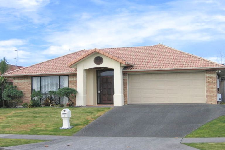 Photo of property in 4 Kilsyth Way, East Tamaki Heights, Auckland, 2016