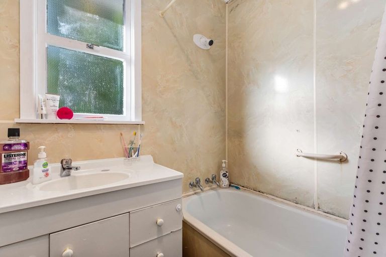 Photo of property in 1/16 Evans Road, Glen Eden, Auckland, 0602