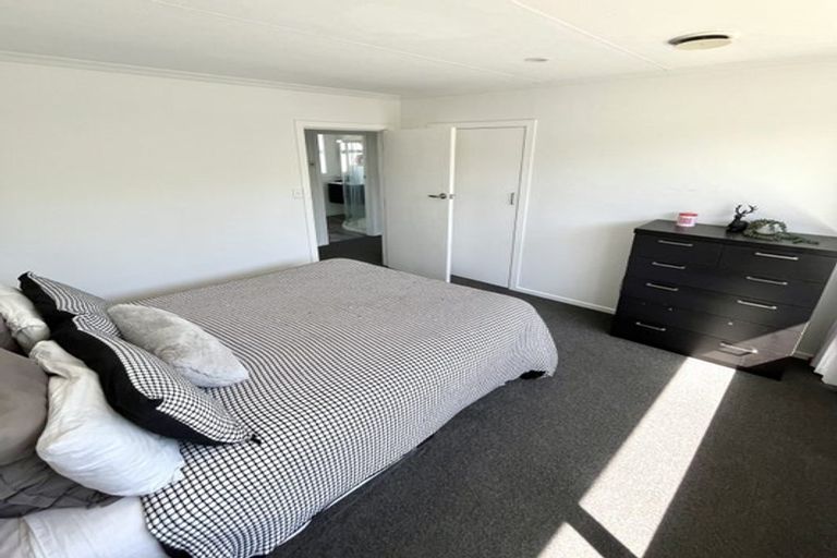 Photo of property in 66 Aloway Street, Wallacetown, 9816