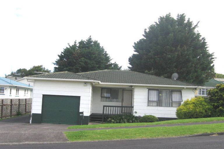 Photo of property in 2/13 Neal Avenue, Glenfield, Auckland, 0629