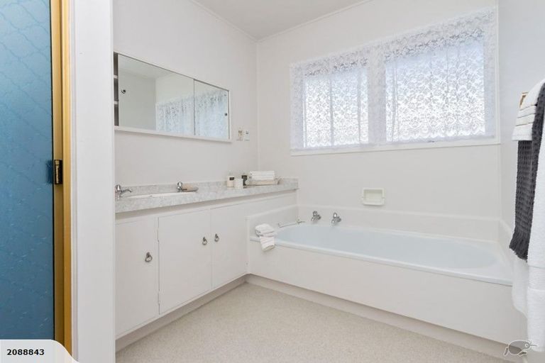 Photo of property in 26 Walworth Avenue, Pakuranga Heights, Auckland, 2010