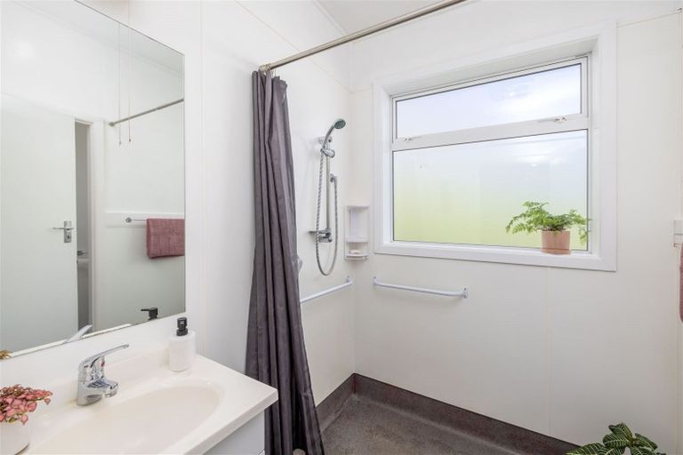 Photo of property in 215 Avonhead Road, Avonhead, Christchurch, 8042