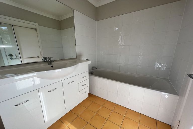Photo of property in 13 Roby Street, Te Atatu Peninsula, Auckland, 0610