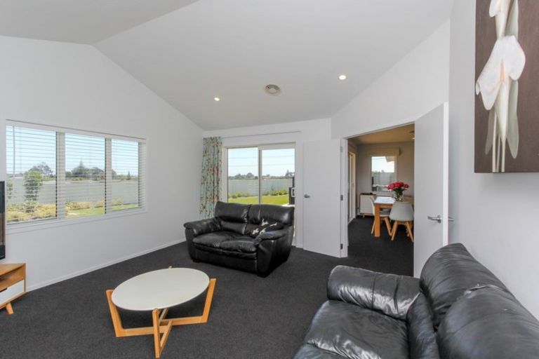 Photo of property in 53 Fernbrook Drive, Hurworth, New Plymouth, 4310