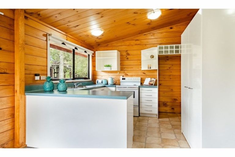 Photo of property in 27 Wirihana Road, Titirangi, Auckland, 0604