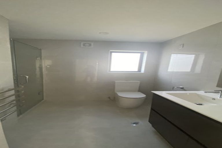 Photo of property in 37a Allington Road, Massey, Auckland, 0614