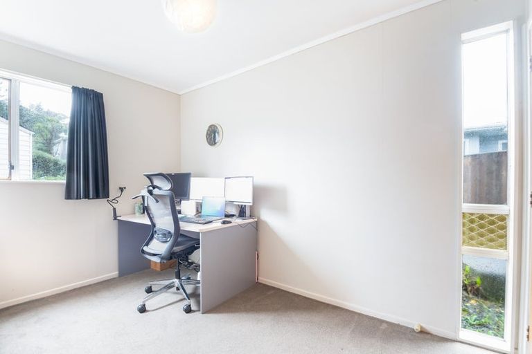 Photo of property in 146u2 Newlands Road, Newlands, Wellington, 6037