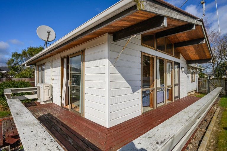 Photo of property in 9 Alma Place, Milson, Palmerston North, 4414