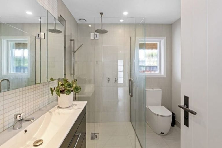 Photo of property in 3b Paton Avenue, Te Atatu South, Auckland, 0610