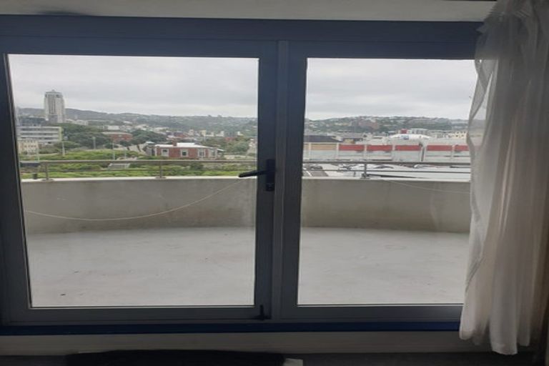 Photo of property in Grandstand Apartments, 11/80u Kent Terrace, Mount Victoria, Wellington, 6011