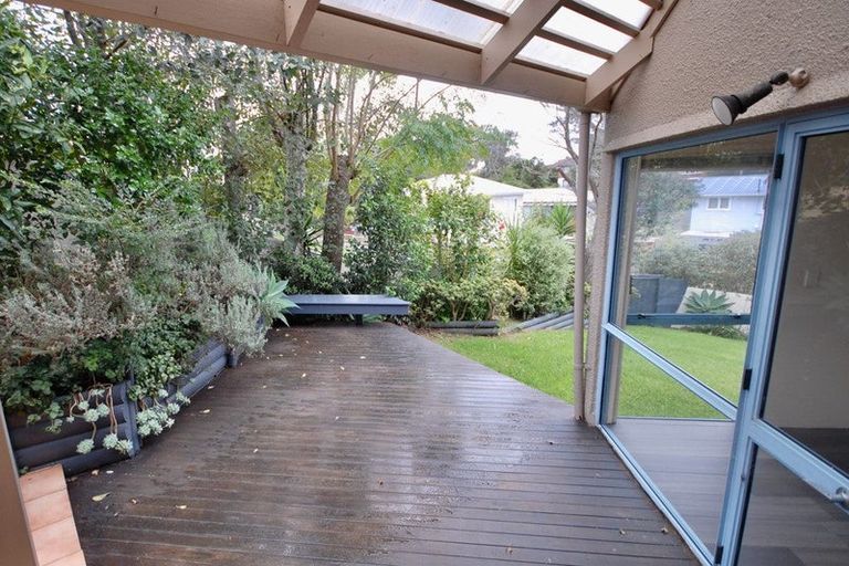Photo of property in 11 Wilmington Place, Forrest Hill, Auckland, 0620