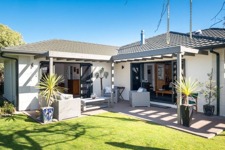 Photo of property in 11 Pukekura Place, Taradale, Napier, 4112