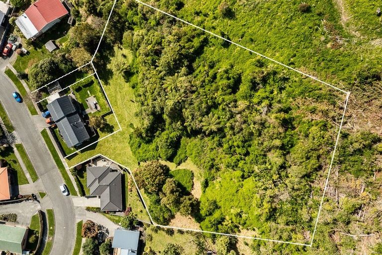 Photo of property in 11a Poneke Drive, Waikanae, 5036