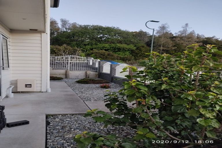 Photo of property in 27 Casheltown Way, Flat Bush, Auckland, 2019