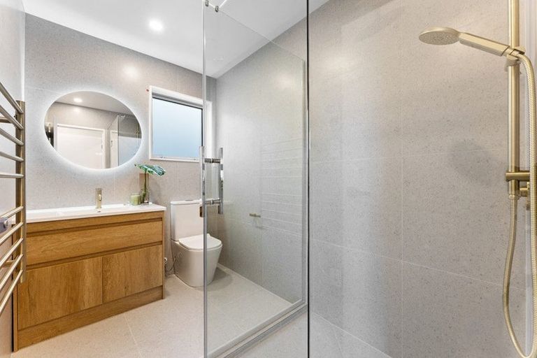 Photo of property in 49 Chamberlain Road, Massey, Auckland, 0614