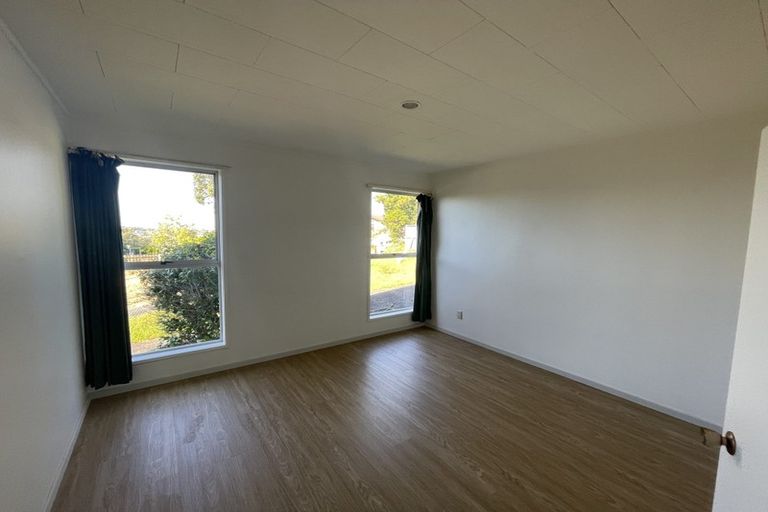 Photo of property in 1 Hewlett Road, Massey, Auckland, 0614