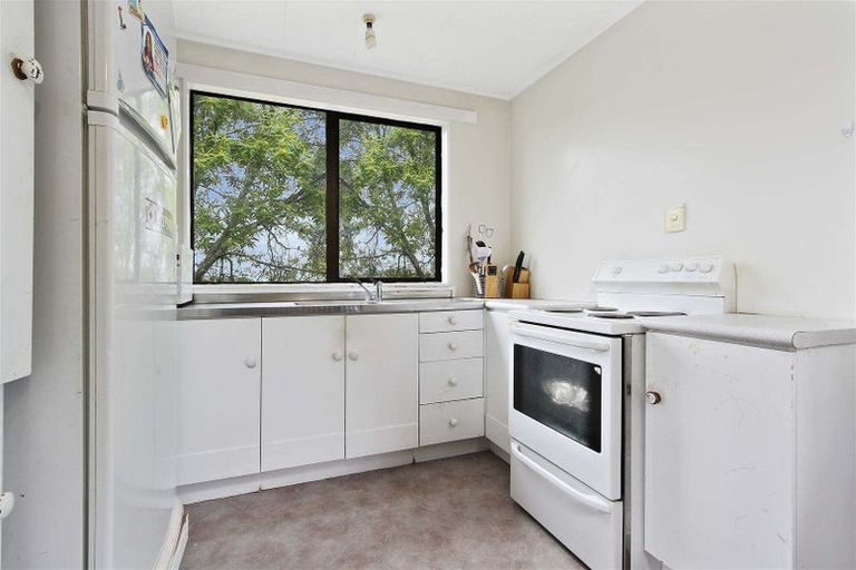 Photo of property in 15 Lilburn Crescent, Massey, Auckland, 0614