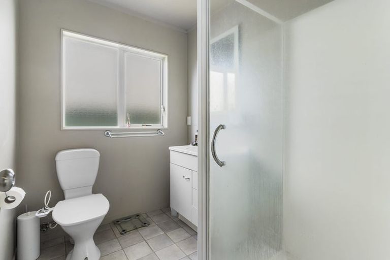 Photo of property in 17 Roick Parade, Glen Eden, Auckland, 0602