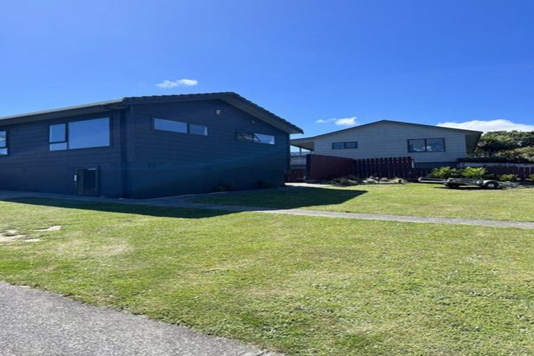 Photo of property in 79 Frobisher Street, Island Bay, Wellington, 6023