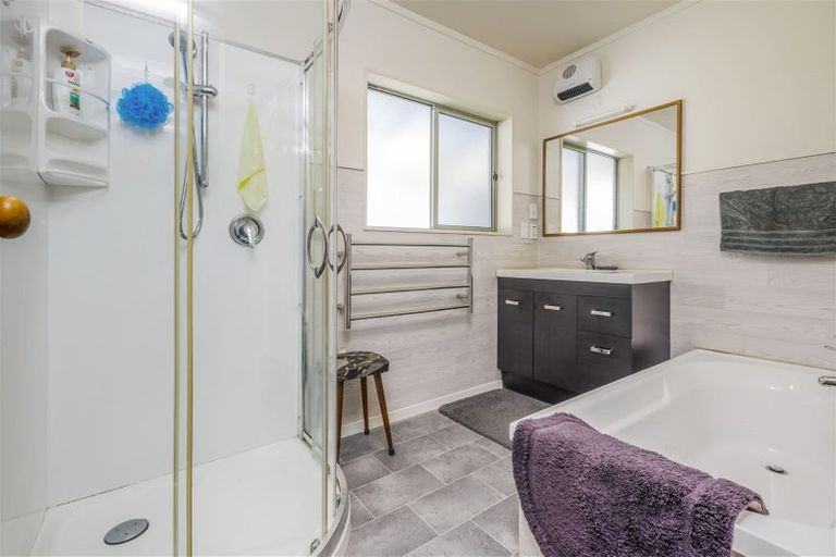 Photo of property in 63 Howard Road, Orere Point, Papakura, 2585