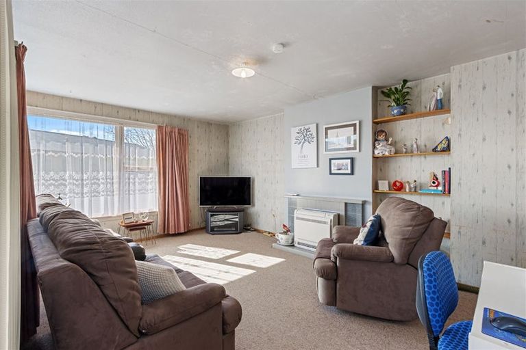 Photo of property in 8 Wychwood Crescent, Bishopdale, Christchurch, 8053
