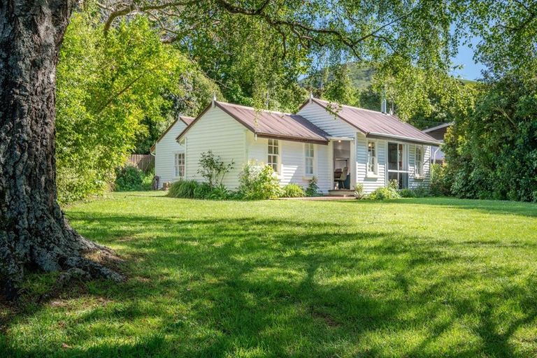 Photo of property in 4 Cemetery Road, Wainui, French Farm, 7582