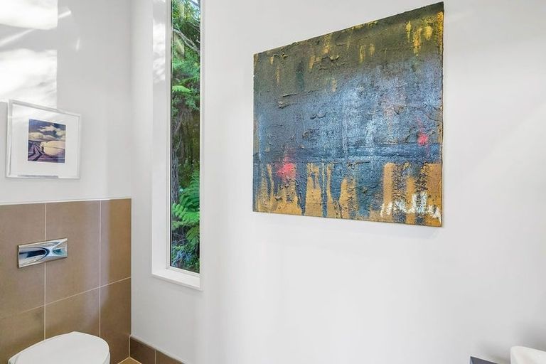 Photo of property in 9 Herrings Cove Place, Titirangi, Auckland, 0604