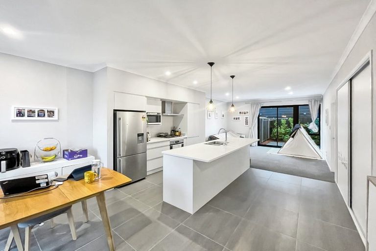 Photo of property in 4 Tuamaka Lane, Hobsonville, Auckland, 0616