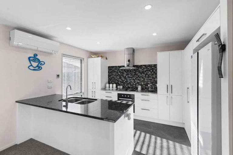 Photo of property in 27 Faringdon Boulevard, Rolleston, 7615