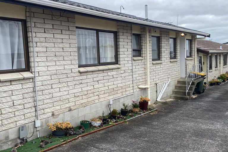 Photo of property in 2/30 Islington Avenue, New Lynn, Auckland, 0600