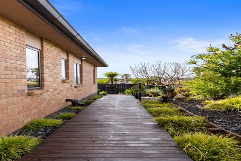 Photo of property in 53 Chesterfield Way, Orewa, 0931