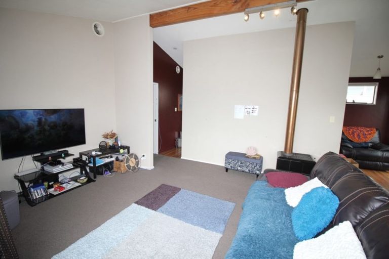 Photo of property in 10 Bayswater Place, Newlands, Wellington, 6037