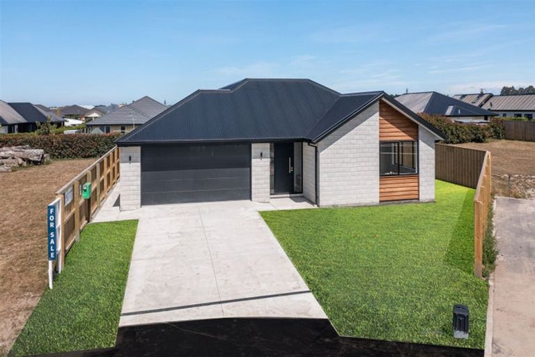 Photo of property in 23 Gemstone Place, Rolleston, 7615