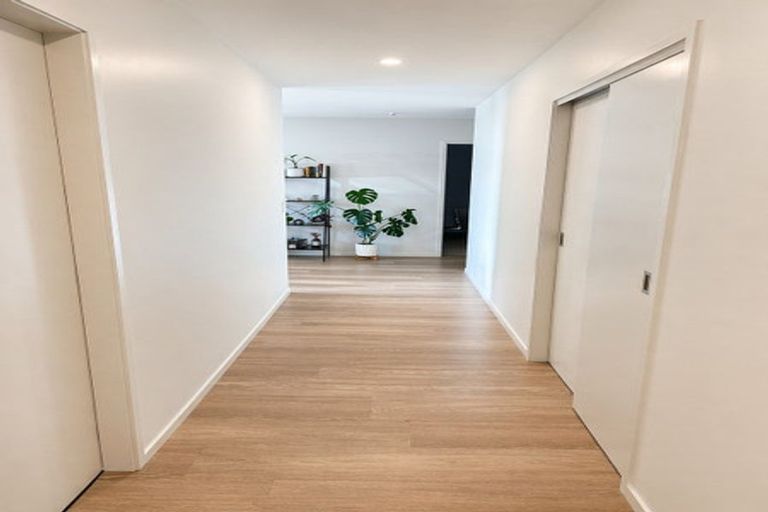 Photo of property in 2 Shelduck Road, Jacks Point, 9371