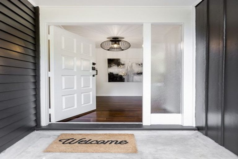 Photo of property in 18 Ngaio Road, Titirangi, Auckland, 0604