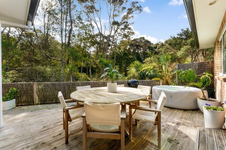 Photo of property in 16 Kunzea Place, Greenhithe, Auckland, 0632