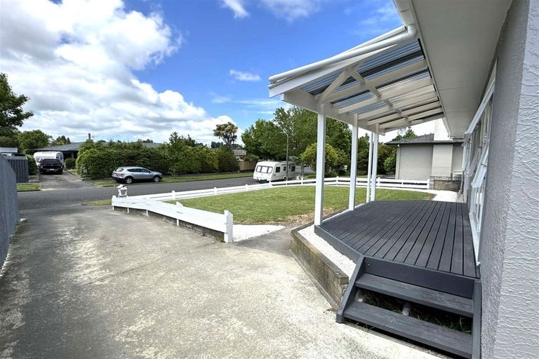 Photo of property in 4 Mokau Place, Terrace End, Palmerston North, 4410