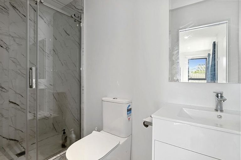 Photo of property in 16 Taupata Lane, Helensville, 0800