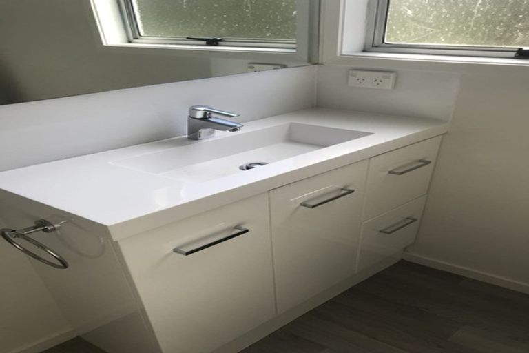 Photo of property in 28 Spinella Drive, Bayview, Auckland, 0629