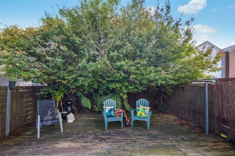 Photo of property in 20f1 Frankmoore Avenue, Johnsonville, Wellington, 6037