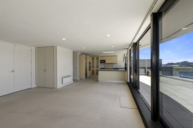 Photo of property in Shelley Bay Terraces, 23/61 Maupuia Road, Maupuia, Wellington, 6022