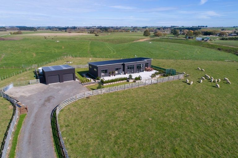 Photo of property in 567 Lethbridge Road, Halcombe, 4775