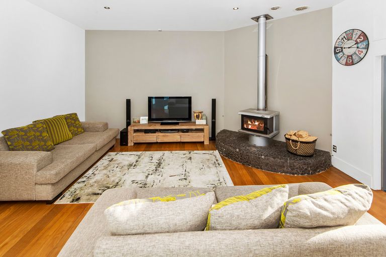 Photo of property in 6 Karioitahi Road, Waiuku, 2123