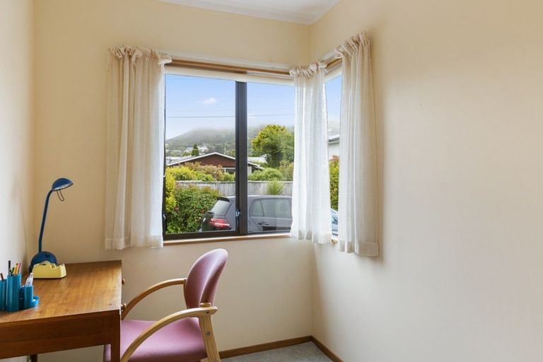 Photo of property in 2 Scorian Close, Karori, Wellington, 6012