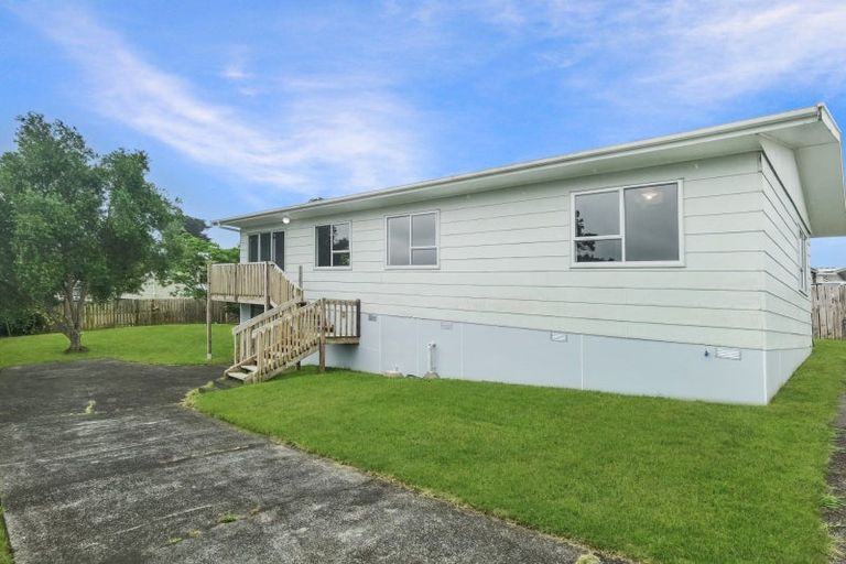 Photo of property in 5 Flaunty Place, West Harbour, Auckland, 0618